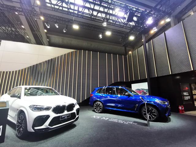 视爵光旭LED彩带屏装点宝马展台