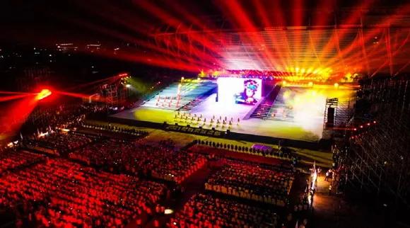 洲明大屏点亮蓉城，全民共迎2021成都大运会！