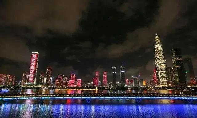 深圳特区40周年灯光秀震撼上演