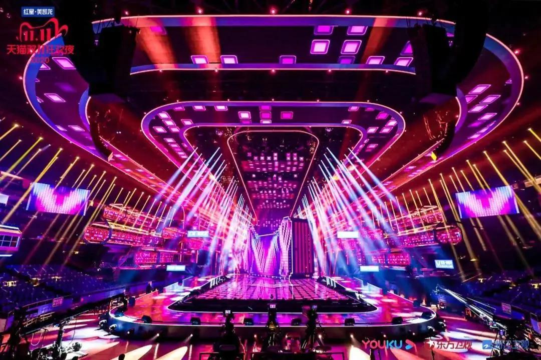 天猫舞台把上海的升降机都要过来了,苏宁双十一舞美打得过吗? 天猫舞台把上海的升降机都要过来了,苏宁双十一舞美打得过吗?