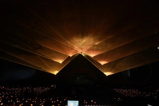 2020青春芒果夜，这个舞台就耀这YOUNG炫！