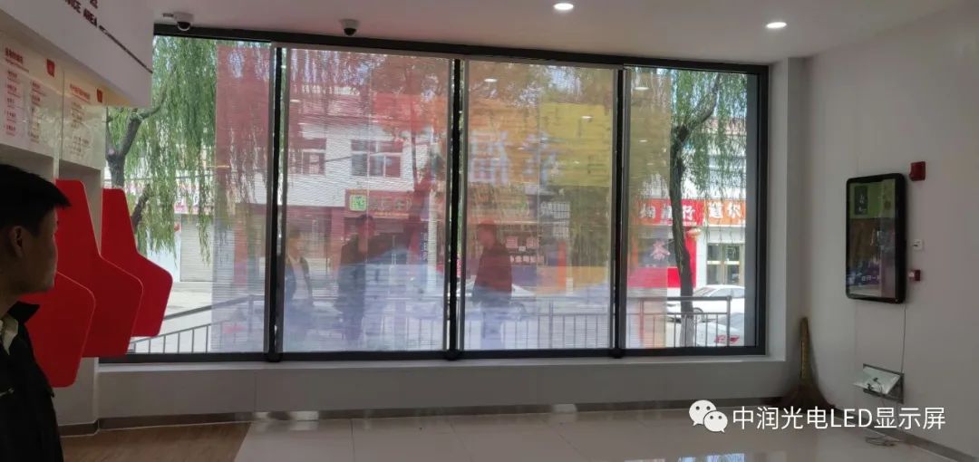 中润LED贴膜屏案例，当创意遇上创意，当创意遇上创意，谁惊艳了谁？