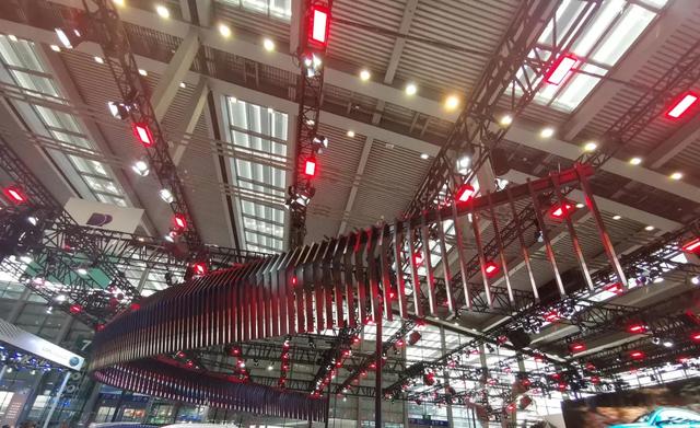 视爵光旭LED彩带屏装点宝马展台