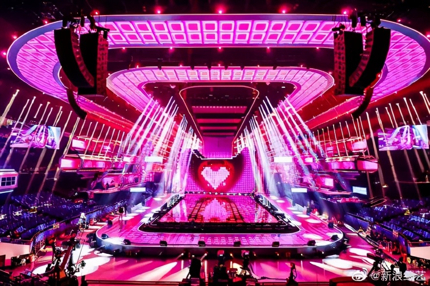 天猫舞台把上海的升降机都要过来了,苏宁双十一舞美打得过吗? 天猫舞台把上海的升降机都要过来了,苏宁双十一舞美打得过吗?