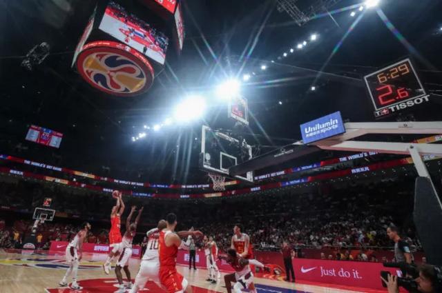 洲明大屏点亮蓉城，全民共迎2021成都大运会！