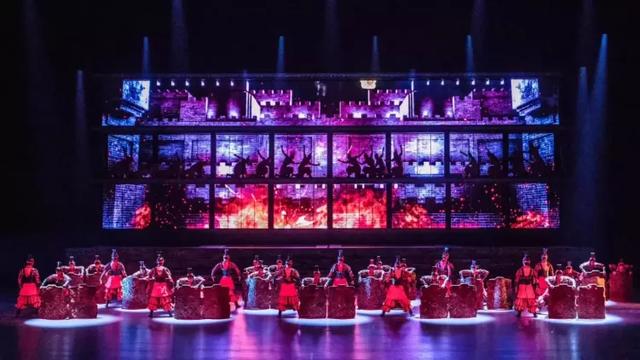 开眼了!“壹品透明屏”把街头艺术绘成一幅视觉史诗! 开眼了!“壹品透明屏”把街头艺术绘成一幅视觉史诗!