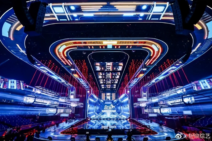 天猫舞台把上海的升降机都要过来了,苏宁双十一舞美打得过吗? 天猫舞台把上海的升降机都要过来了,苏宁双十一舞美打得过吗?