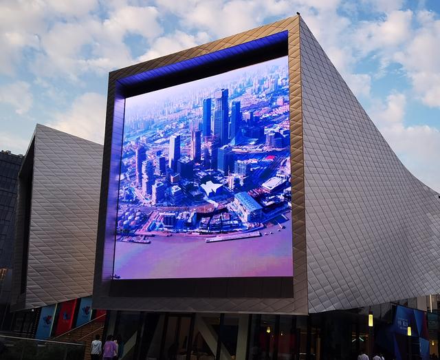 上海电影节星光璀璨,洲明大屏再度点亮国际传媒港 上海电影节星光璀璨,洲明大屏再度点亮国际传媒港