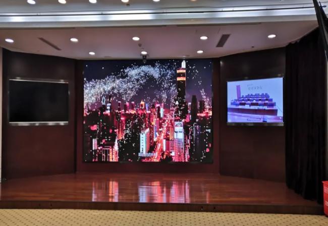 银行业多功能会议室LED显示屏辅助提升会议效率