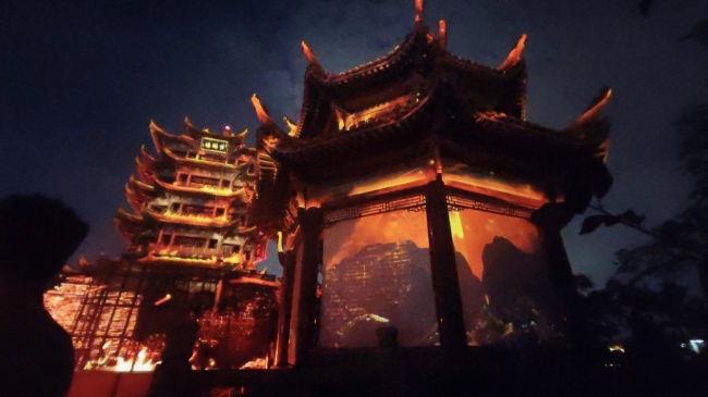千古名楼光影秀 | 黄鹤楼开启夜间体验模式!