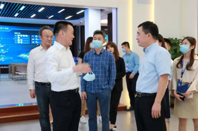 深圳广电集团领导莅临洲明考察调研，共话智慧广电发展大计