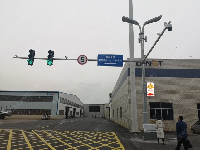 智慧灯杆、LED灯杆屏成为彰显的是城市的魅力与文化特色的靓丽风景线