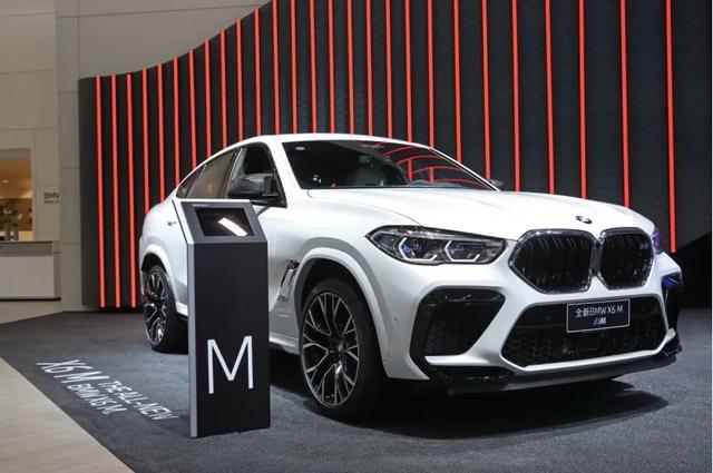 视爵光旭LED彩带屏装点宝马展台