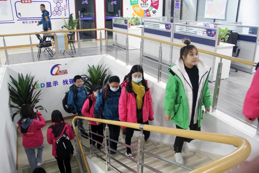 共享品牌盛事！强力巨彩百人观赛团的“乒搏之旅”