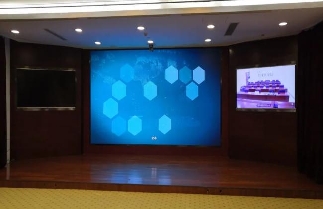 银行业多功能会议室LED显示屏辅助提升会议效率