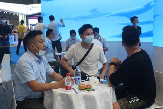 展会专访｜鑫彩晨：继续深挖细分市场，显示屏不止于平面