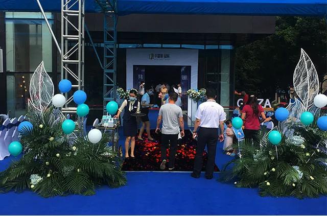 鼎力显示-LED地砖屏户外安装案例