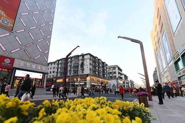 吉林百年商街换新颜，AET 620㎡天幕成网红打卡地