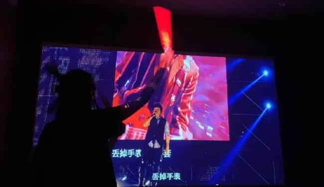 线上演唱会居然感受到现场效果，晶台Micro Led是标配