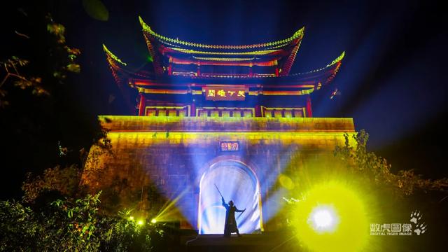 总投资8800万，全国首个实景崖壁灯光演艺秀霸气“亮剑”！