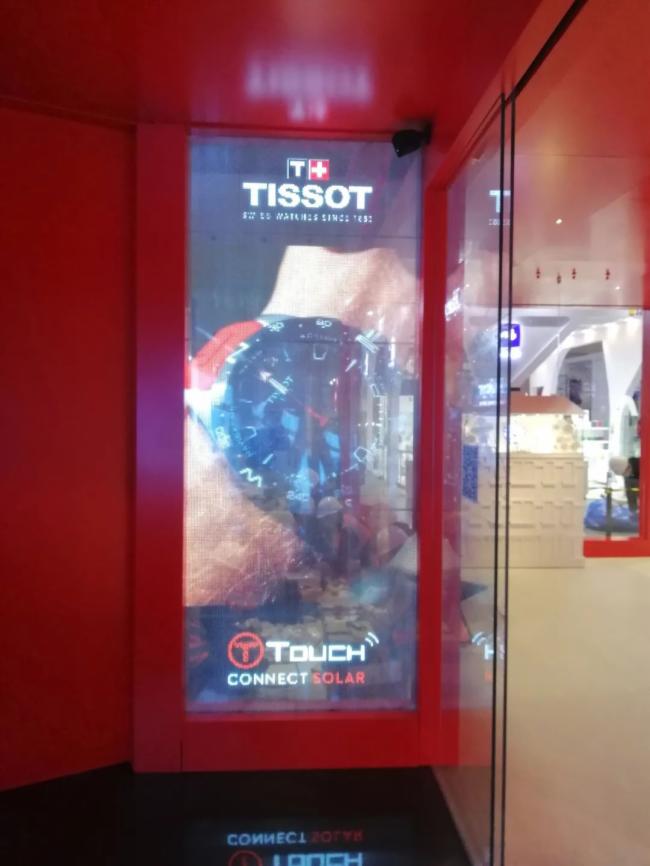 铁歌贴膜屏赋能国际进口博览会TISSOT名表橱窗屏