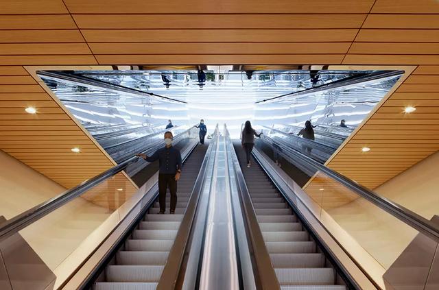 海上灯笼！福斯特操刀的苹果首家水面专卖店又刷屏了