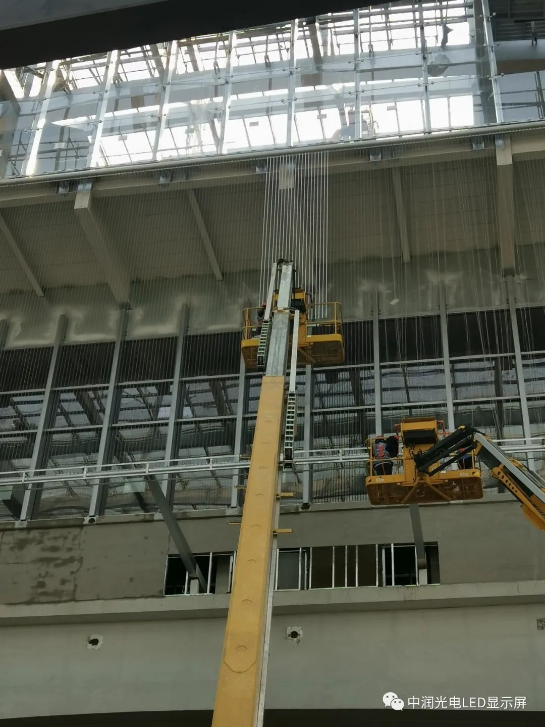 中润光电助力亚洲最大的高铁站-《雄安站》点亮！