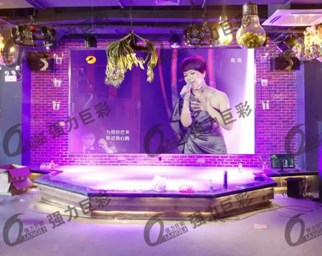 LED大显示打造的时尚酒吧 简直不要太美太酷炫！