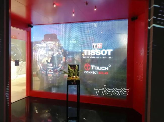 铁歌贴膜屏赋能国际进口博览会TISSOT名表橱窗屏
