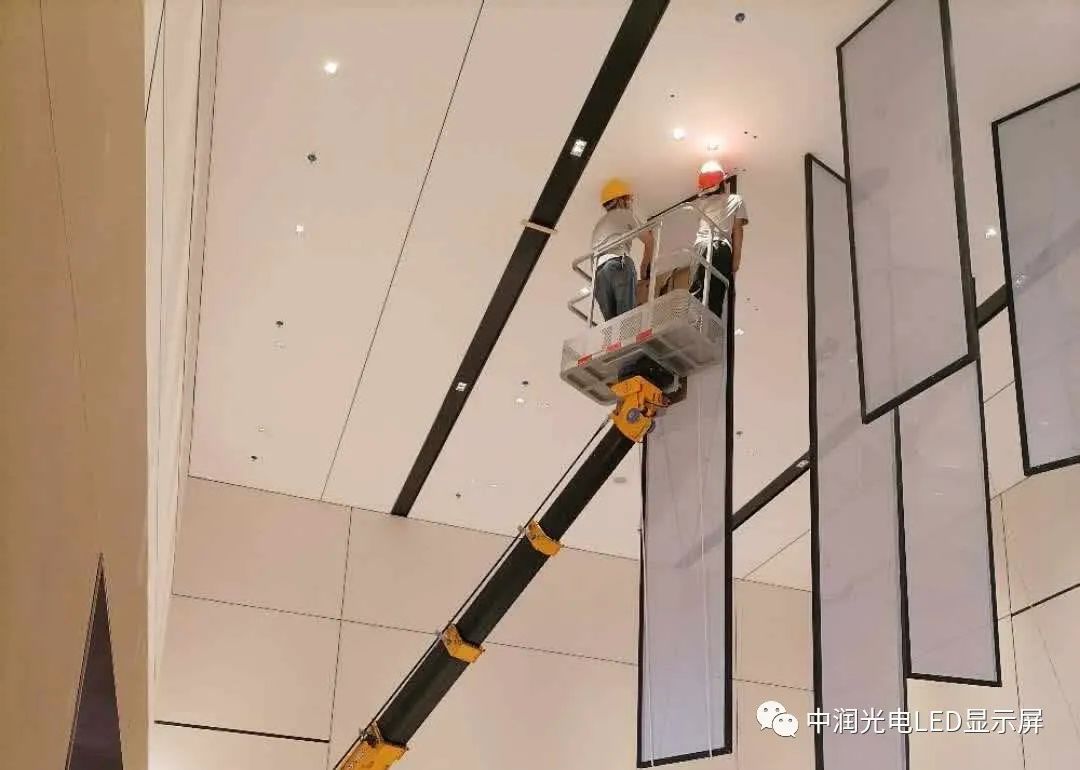 中润LED贴膜屏案例，当创意遇上创意，当创意遇上创意，谁惊艳了谁？