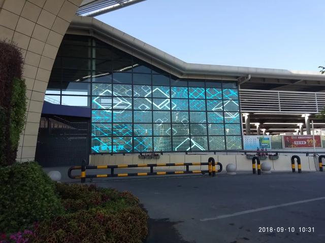 深圳10号线搭载OLED透明屏开通，铁歌科技贴膜屏能否与其争锋？