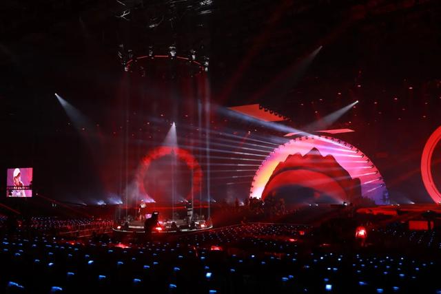 2020青春芒果夜，这个舞台就耀这YOUNG炫！