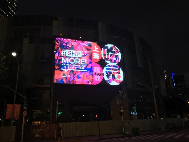 铁歌贴膜屏为上海广场添彩