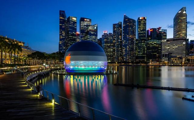 海上灯笼！福斯特操刀的苹果首家水面专卖店又刷屏了