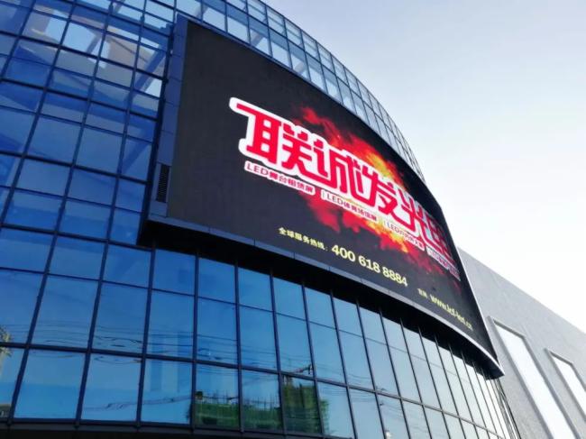 【联诚发】这个巨型LED飘带，竟然在室内翩翩起舞！