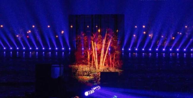 全球首部无人船光影秀震撼开演，洲明助力《船说海棠》焕新升级！