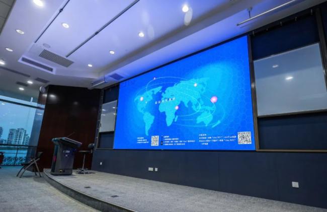 艾比森标准尺寸会议屏走进北大汇丰商学院