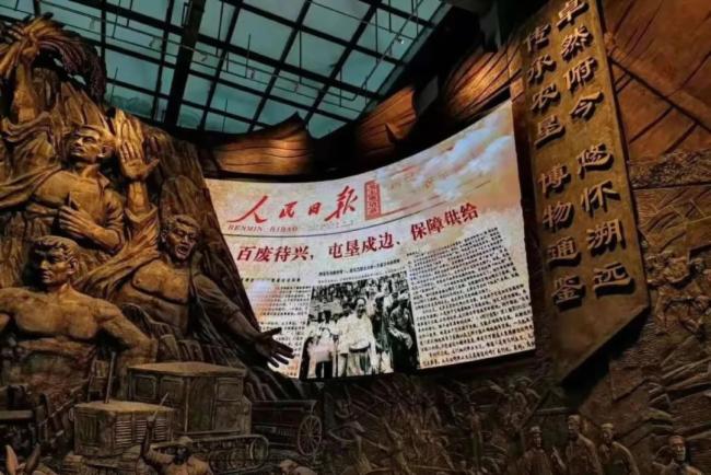 【联诚发】这个巨型LED飘带，竟然在室内翩翩起舞！