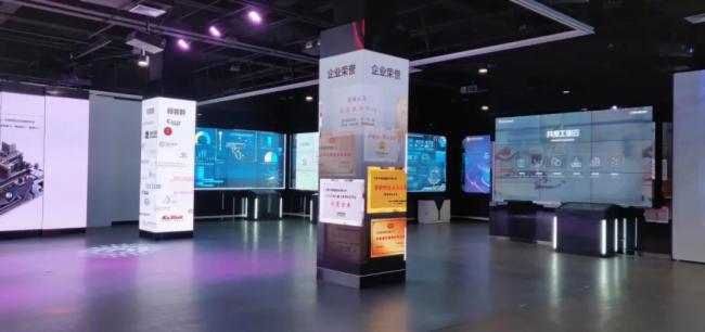 【联诚发】这个巨型LED飘带，竟然在室内翩翩起舞！