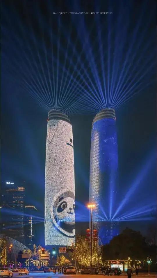 5.2万平方米LED屏幕与灯光建筑融于一体，开启绚烂梦幻的大型灯光秀