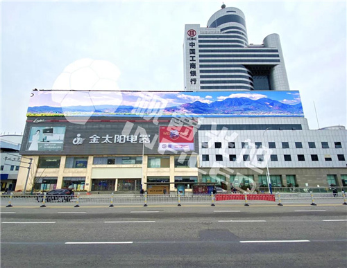 点亮中国最高万达广场，共同见证美丽夏都繁华
