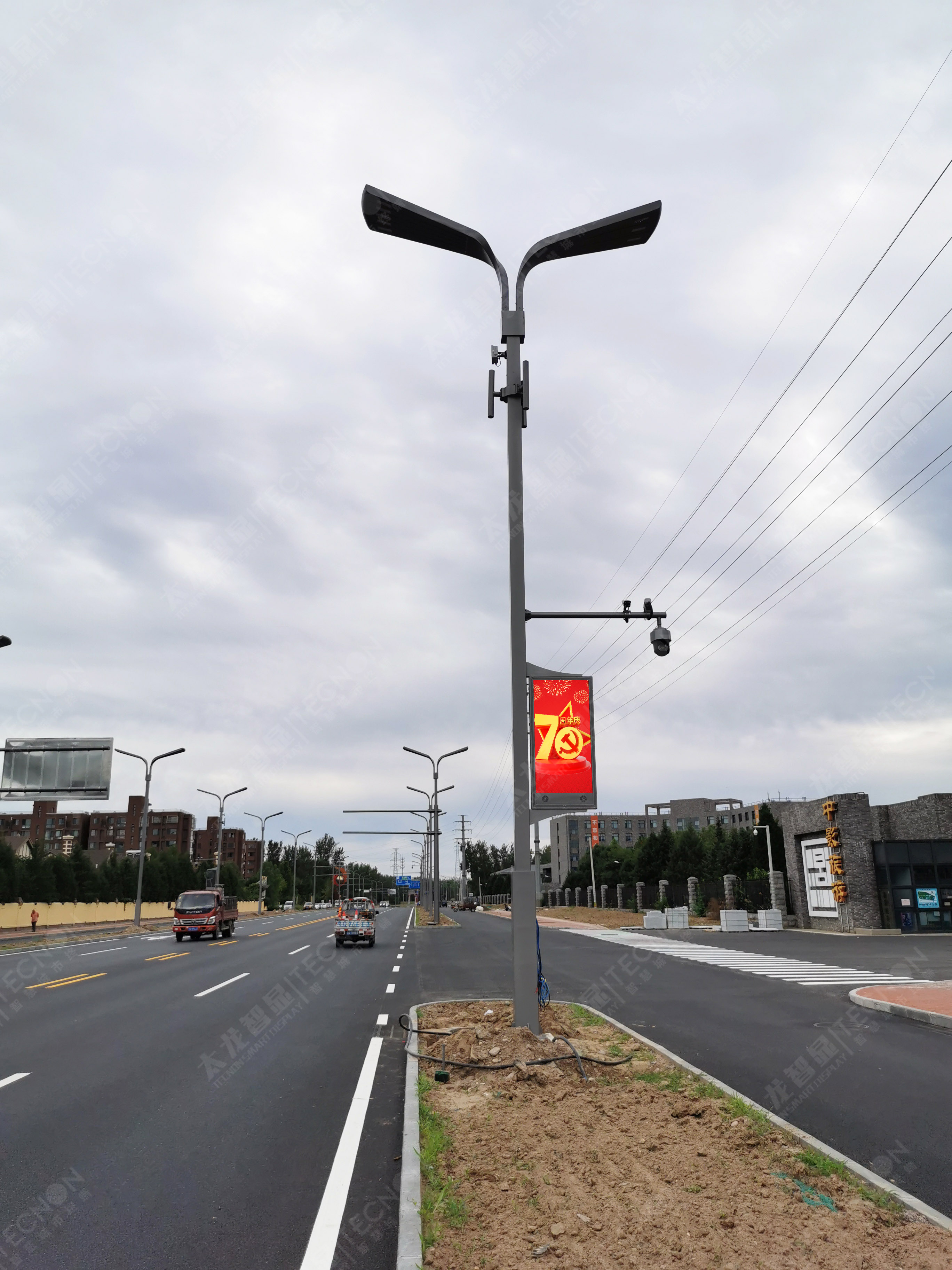 智慧需求大幅上涨，LED灯杆屏开启新路灯应用时代