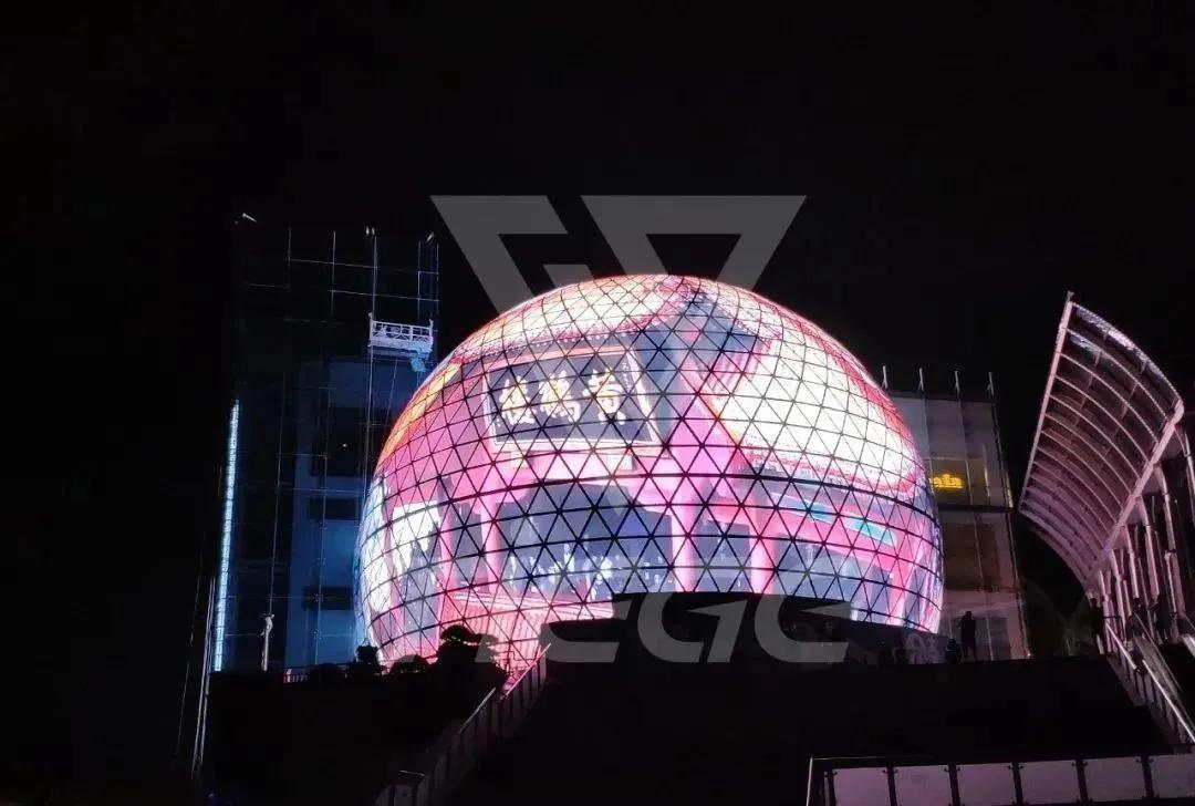 【创联电源】案例分享丨1200㎡透明屏打造武汉光谷步行街新地标! 【创联电源】案例分享丨1200㎡透明屏打造武汉光谷步行街新地标!