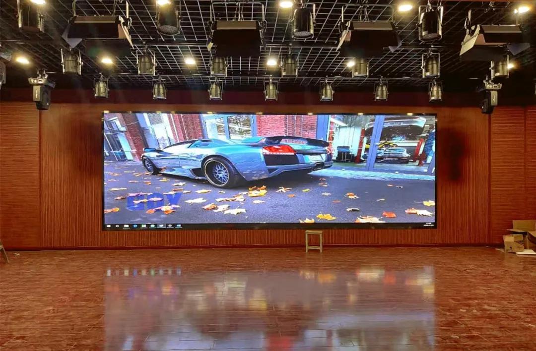 舞台上的LED大屏 | 张家口煤矿机械制造高级技工学校舞台改造项目