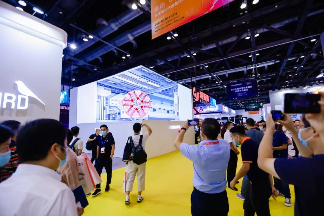 透过屏幕，看利亚德的专注与创新