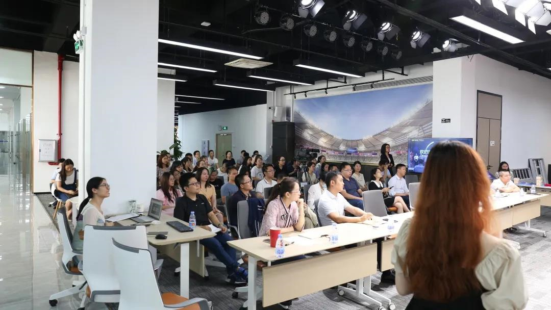 外销中心召开2021年上半年度工作总结暨第二季颁奖仪式,“千万俱乐部”又增6人