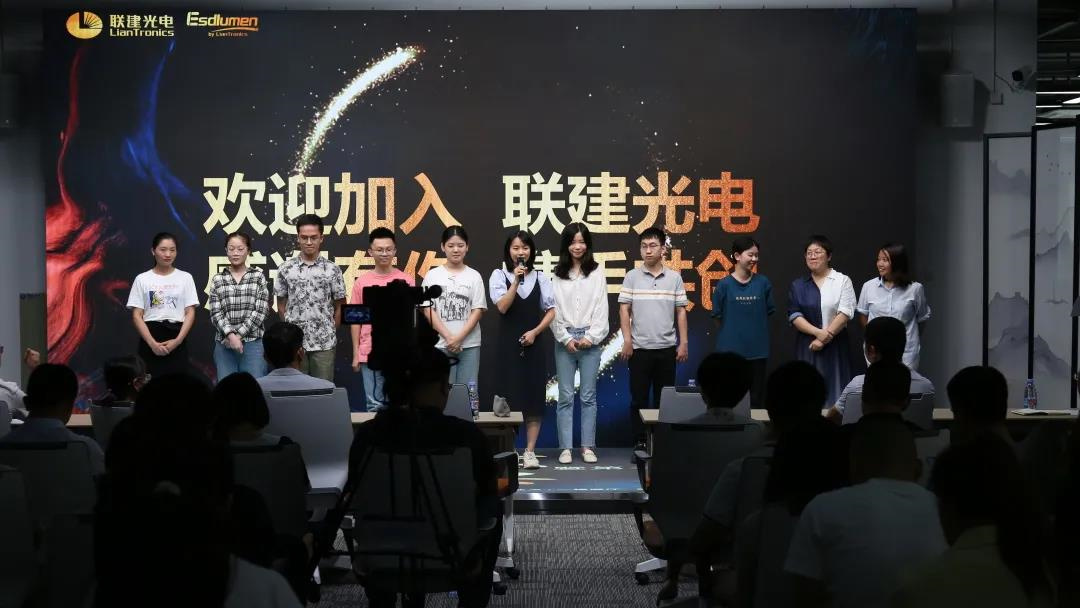 外销中心召开2021年上半年度工作总结暨第二季颁奖仪式,“千万俱乐部”又增6人