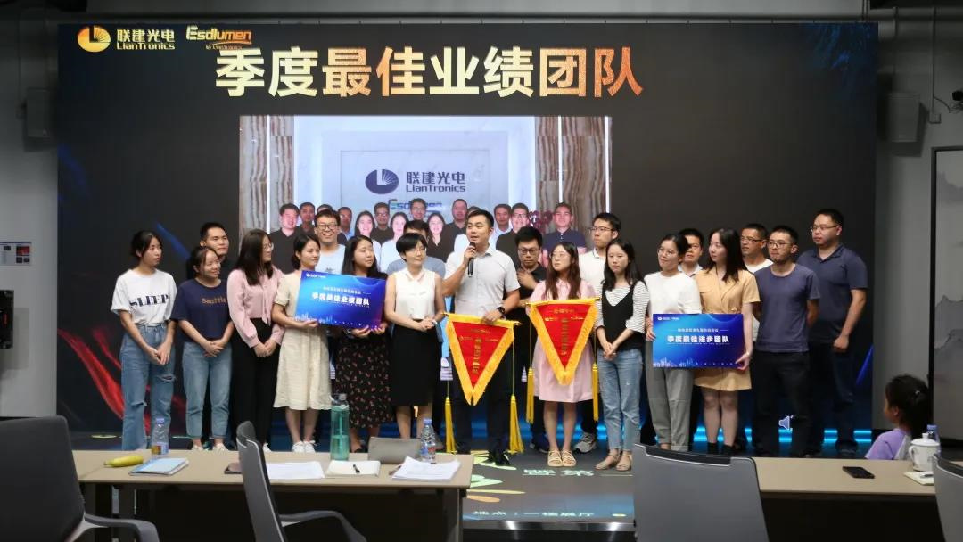 外销中心召开2021年上半年度工作总结暨第二季颁奖仪式,“千万俱乐部”又增6人