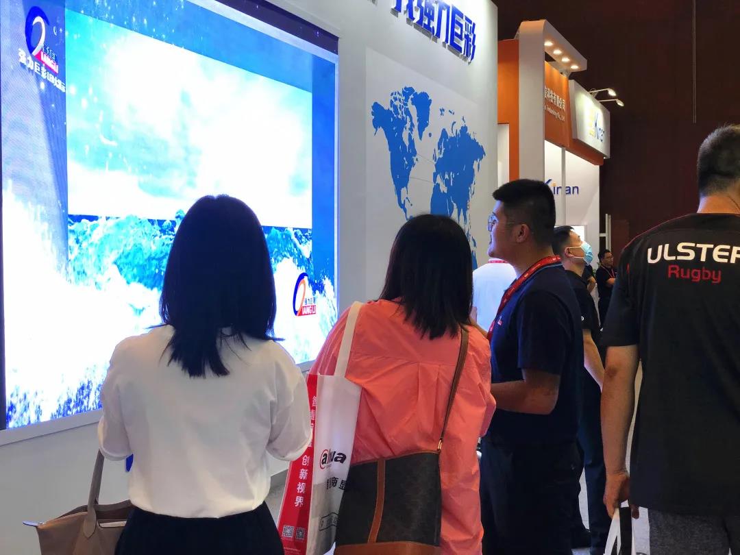 精彩直击——强力巨彩视觉盛宴引爆北京IFC展！