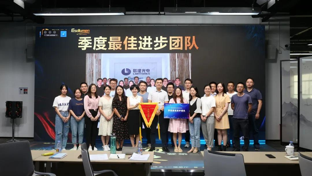 外销中心召开2021年上半年度工作总结暨第二季颁奖仪式,“千万俱乐部”又增6人